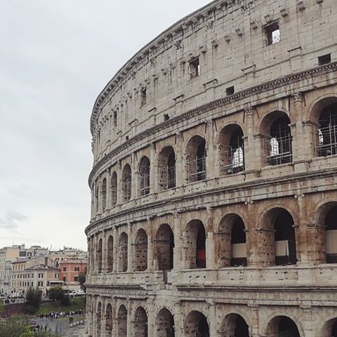 ð�‘¹ð�’�ð�’Žð�’‚ ð�’�ð�’�ð�’� ð�’‡ð�’‚' ð�’�ð�’‚ ð�’”ð�’•ð�’–ð�’‘ð�’Šð�’…ð�’‚ ð�’”ð�’•ð�’‚ð�’”ð�’†ð�’“ð�’‚.âœ¨â˜”
.
.
.
.
.
.
 #rome #italy #roma #travel #italia #photography #love #photooftheday #instagood #travelphotograph #europe #architecture #art #travelgram #instagram #photo #instatravel #beautiful  #colosseum #travelling #city #fashion