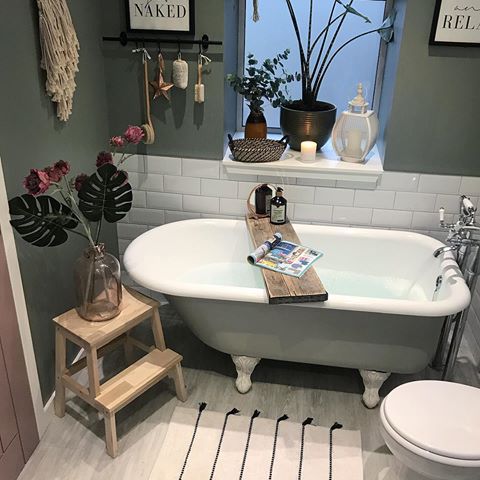 Not the best photo because it’s so dark and horrible outside 🌧 but I was just running a bath and wanted to show you my new bath mat from @homesense_ukie 😍 After this I’m cracking open the wine and starting Line of Duty, series 1 - we’re so behind 🤷🏻‍♀️ Everyone says it’s good though so need to catch up! 🛁
•
•
•
#ourweecountrycottage #cottageinteriors #interiors #interiorstyle #cottagebathroom #bathroomdecor #homedecor #bathroominspo #metrotiles #rolltopbath #valsparpaint #ikeaatmine #pocketofmyhome #lovetohome #homesense #interior4inspo
