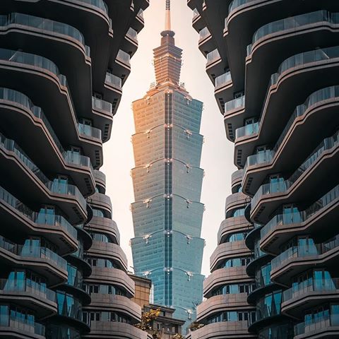😮 Taiwan #Taipei
.
#architexture #building #skyscraper #urban #minimal #town #lines #architectureporn #lookingup #geometry #perspective #geometric #architecture #arquitectura #design #project #render #newproject #nanoarchitecturegram #luxury #architect #taiwan