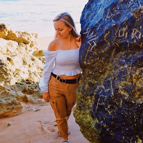 Piękne, długie plaże. Dziesiątki surferów i wszechobecny spokój. 💙 
Plaże Australii słynną ze swojej okazałości, oraz tego ze często są puste. 
I to jest właśnie w nich najlepsze, często cała plaże mamy tylko dla siebie 💙. 💙
#australia #aussie #victoria #melbourne #greatoceanroadtrip #greatoceanroad #polishgirlinaustralia #australiangirl #polishgirl #ozland #beach #sand #podróżemałeiduże #podróże #australia_oz #podroze #travel #travelphotography #traveler #travelblogger #travelgram #patrycja #travelinhershoes #journey #paradise #sydney #roadtrip