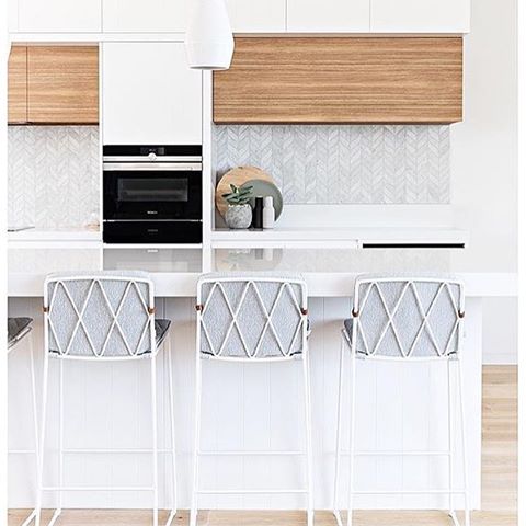 KITCHEN Inspiration • love this Coastal Kitchen by @mavenhome_ • The perfect blend of marble + timber ✔️ #kitchendesign #interiors #marblemosaics #dilorenzotiles
