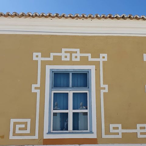 Blue and yellow combination in Carvoeiro, Algarve Portugal.
#portugal #portugallovers #algarvelovers #algarve #ig_algarve_ #carvoeiro #portugal_igers #algarvelove #iloveblue💙 #bluecolor #iloveblue #blueandyellow #yellowhouse #interieurinspiratie #interiordesign #exteriordesign #bluelove