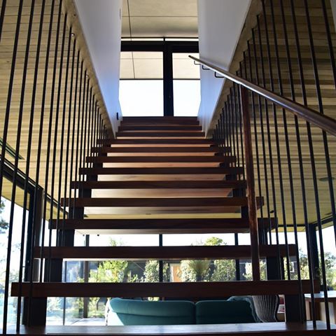 Recently completed Spotted Gum Staircase with folded steel stringer and copper rail.👌Designed by @david_seeleyarchitects #lorne #copperrail #spottedgum #steel #australia_architecture #architectureaustralia #surfcoastarchitecture #architecture #houses #custombuilt #coastalhome #surfcoastbuilder #totquaybuilder @lindarothel