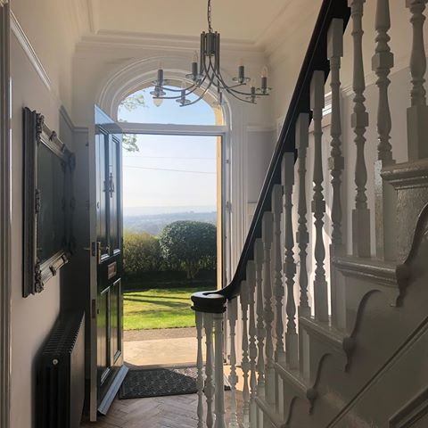 The sun has got his hat on!! Happy Friday all! ☀️🏠
.
.
.
#victorianhome #victorianhomes #victorianhouse #victorianhouses #oldhouse #oldhouselove #periodproperty #periodhouse #periodhome #entrance #entrancedecor #entrancehall #hallway #hallwaydecor #myhousebeautiful #myhomestyle #photooftheday #photograph #photography #view #houseview #views #frontdoor #renovationproject