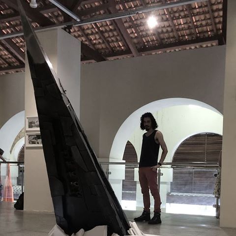 " Nave Mãe ", do Surreal Braga Tepi. Pensar em tal, não está fora da minha realidade.
Exposição @piauhysurreal . 
#sculpture #art #surreal