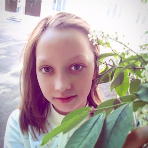 💖Весенние фоточки💖
#деревья #фоточка #весна #я #листья #цветочки #ногти #вшкольномдворе #школа #перемена