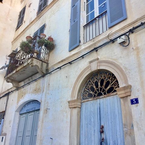I’m sooo excited! In 4 days 🎶 I’m leavin’ on a jet plane 🎶 and heading for Provence for One. Whole. Month!
Arles, Uzès, Avignon, L'Isle-sur-la-Sorgue, Gordes, Bonnieux and the Luberon region, then finally a few days in Antibes to tidy up some last-minute details for my September Tour. 💃
I’m gathering intel for a new Provence/Luberon Tour, maybe next year?
Got any tips? Any must-sees? Tell me, please, I’m all ears.
Look forward to lots of photos and stories. I’m on it.
Woohoo! ❤️🇫🇷💃