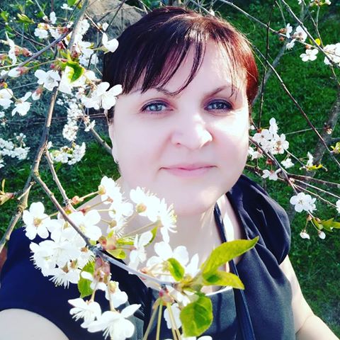 Весна!Весне -дорога!Красота необыкновенная когда начинают цвести плодовые деревья.А аромат и жжужение пчел не передать....Красота...все такое свеженькое,чистенькое...Природа- мать  ты прекрасна!!!#весна#люблювесну🌸#обожаювесну#деревья#цветы#листочки#ветерок#солнышко#облока#дождик☔️#уприродынетплохойпогоды .