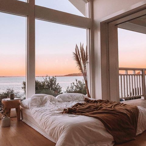 A cozy bed with an amazing view! 😍 What do you think of this bedroom? TAG a friend who would love to live here! 👇 (@lisadanielle__)
.
.
• Follow us @cozi.homes! ✅
.
.
#cozyroom #cozybedroom #cozyhome #cozyhomes #interiorinspo #interiordeco #interiorstylist #interiorblogger #interiorideas #homestyle #homeinspiration #fixerupper #interior123 #interior4you1 #howyouhome #myhomevibe #modernhome #lovemyhouse🏡 #interiordesigninspo #interiordesignblog #interiordesigntips