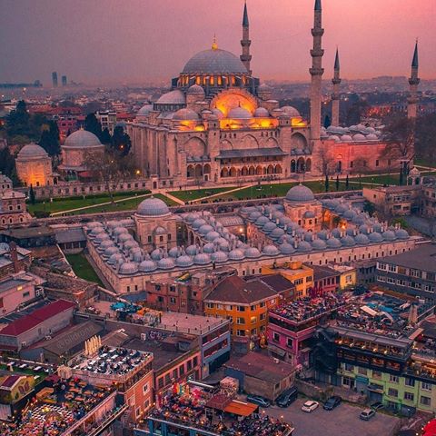 📍 Istanbul , Turkey 🇹🇷
💡Interesting facts :
🔸Istanbul is the transcontinental city located on two continents, Europe and Asia. Istanbul constitutes the country's economic, cultural, and historical heart. Its commercial and historical center lies in Europe, while a third of its population lives in Asia.
🔸Sultanahmet or the Old City is where most of the famous historical sights of Istanbul are located.
📷: @bildrone
Follow @citybestviews for the best urban photo👆