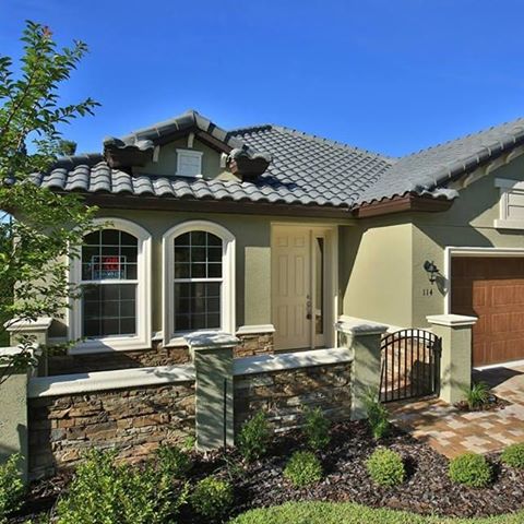 IL Villaggio is a private gated enclave of quality homes with tile barrel roofs, well-appointed kitchens, brick paver courtyards and driveways, and covered lanais. #ilvillaggio #vanacore #homebuilder #customhome