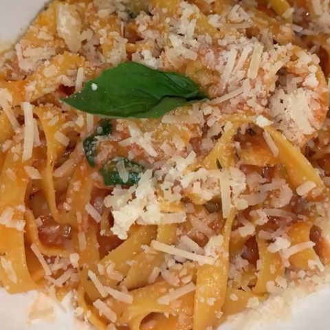 il pasta pomodoro..... back again at @molto_buono59 for a delicious pasta dish! This restaurant never fail to make a delicious meal! —————————————————————————- #italy #italianfood #foodie #italian #yum #pasta #food #foodporn #sodthediet #yum #eat #tastey #instagoods #likeforlikes #followforfollowback #friday #like #follow #follow4follow #followtrain #like4like