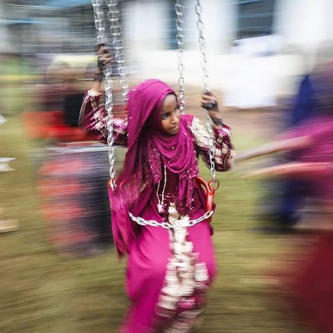 Muslims around the world are celebrating the three-day Eid al-Fitr festival, which marks the end of the fasting month of Ramadan.
The timing of Eid al-Fitr, or "the festival of breaking the fast", begins with the first sighting of the new moon, and it often varies from country to country.
#ramadan #eid #islam #religion
.
|Go to aljazeera.com/inpictures for the story|📷Photos by: Dai Kurokawa, Muhammad Sajad, John Wessels, Sayed Khodaberdi, Mahmud Turkia and Minasse Wondimu Hailu, @epaphotos, @apnews, @afpphoto, @anadoluajansi