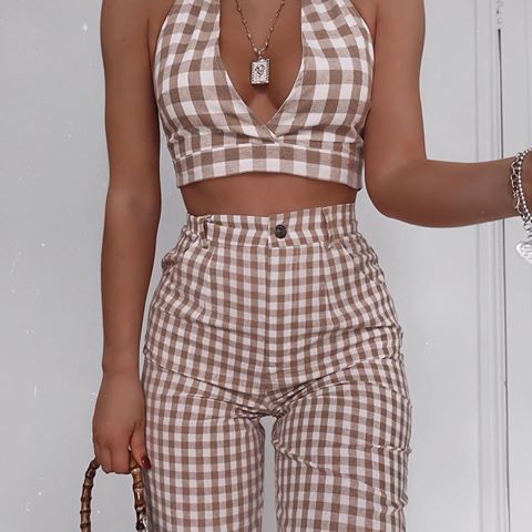 Can I plan a summer holiday based on wearing these checked combos 🤔🖤 which top is your fave?! •
[Gifted products feature] #inthestyle #highwaisted #highwaist #summeroutfit #springoutfit