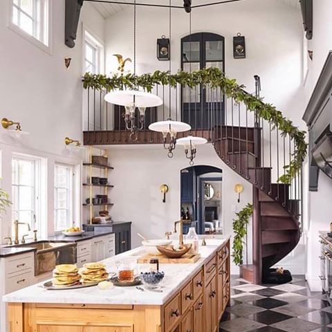 Spiraling staircase leading right to our favorite room in the house? Yes please. 
Credit: @chapmandesigninc + @annieschlechter
.
.
.
.
.
.
.
#designhome #designinspiration #designlife #homedesign #homedesignideas #homedesigns #homedesigners #homedeco #homedecoration #interiordesign #interiordesigner #interiordecorating #interiors #roomdecor #roominspiration #homesweethome #instahome #instadesign #decoration #designiseverywhere 
#kitchen #kitcheninspo