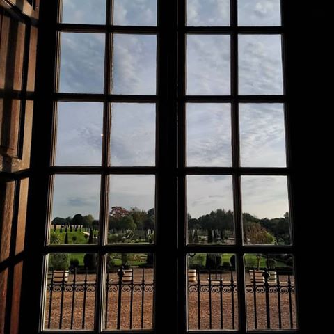 #Indoor #Facade #Wooden #Window #Symmetry #Shadow #Garden #Vintage #Beautiful #View #London #Architecture #Sky #Green #Trees #Sol #Photography #Design #PhotoOfTheDay #Exterior #WindowsOfTheWorld