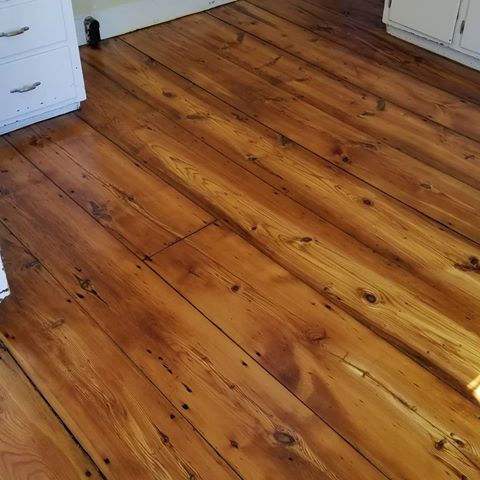 Final Coat Friday has arrived! Here is the final result of that 12 inch wide pine floor we sanded this week. So beautiful, and the customer couldn't be happier!
#hardwoodflooring #connecticut #qualityoverquantity #familybusiness