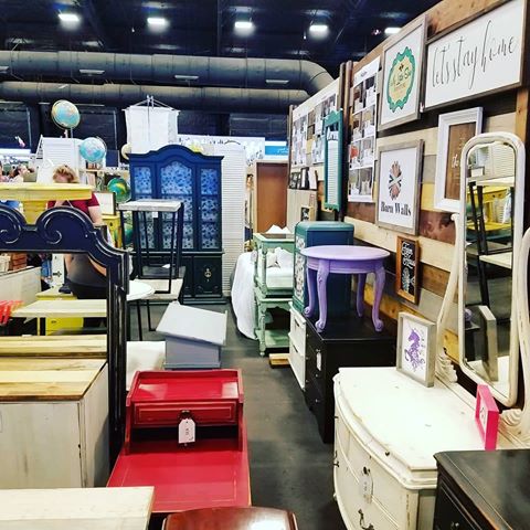 We had a great time with all the @junkinthetrunkvintagemarket shoppers this weekend! Thank you to everyone who came out to see us! We loved see all the amazing creations and enjoyed sharing the space with @mylittleshopfurnitureaz !
#barnwallfans #DesignerBedroom #vintage #RusticDecor #antique #junkinthetrunk #junkers #InteriorStyle #InteriorDesign #BedroomDecor