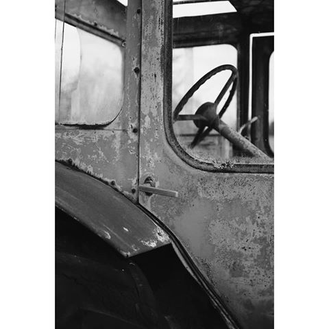 ••
.
.
.
#carcorners #tractor #rusty #lefttorust #easter #vscocam #vscolithuania #blackandwhite #blackandwhitephotography #nikon #dslr #nikontop #village #lithuania #lietuva