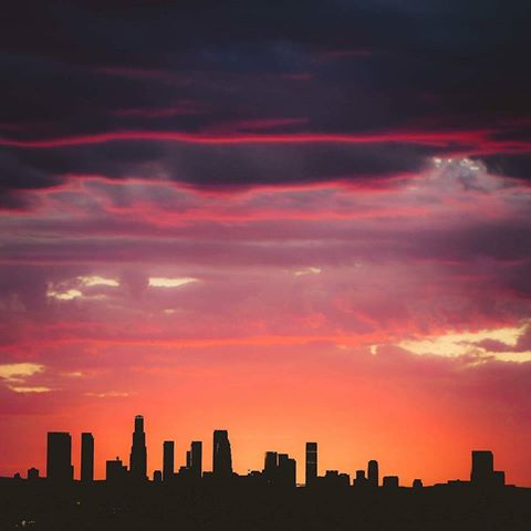 Sunrise in LA ☀️
.
Follow ➡️@travelmenature
.
📸:@cole_younger_