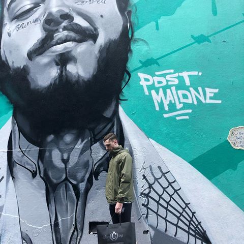 🌊Crazy how some people can create art like this and I’m still struggling to put together a 7/10 stick-man drawing 🤔
•
•
•
•
•
#melbourne #sydney #australia #city #art #streetart #painting #postmalone #streetstyle #culture #kings #entrepreneur #motivation #fitness #health #personaltrainer #travelgram #travel #instagramers #ig #igers #like #instatravel #melbournegym #gym #mental #coffee