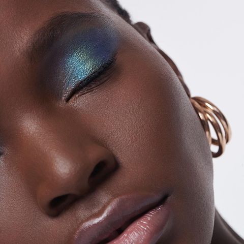 Discover our last Spring look: Halogram🌟
Face: INFAILLIBLE MAGIC ESSENCE DROPS & MORE THAN CONCEALER
Eyes: UNLIMITED VERY DIFFERENT WATERPROOF MASCARA, BROW ARTIST MICRO TATTOO & LA PETITE PALETTE 
Lips: COLOR RICHE SHINE shade 643 HOT IRL
#makeupexpert #howto #makeupideas #makeup