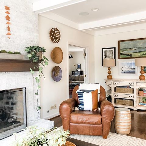Happy Sunday! Blizzard here yesterday, today sunny and spring again 🙄. This is a quick shot of the other side of our family room! Still figuring out mantel decor.... ⁣⁣⁣
⁣⁣⁣
⁣⁣⁣
⁣⁣⁣
#showemyourstyle⁣⁣⁣
#Shelfdecor⁣⁣⁣
#Homegoods⁣⁣⁣
#Homedecor⁣⁣⁣
#trimtreasures⁣⁣⁣
#StellarSpaces ⁣⁣⁣⁣⁣
#makehomematter ⁣⁣⁣⁣
#loveyourhabitat⁣⁣⁣⁣
#homesohard ⁣⁣⁣⁣⁣
#myglobalvibe ⁣⁣⁣⁣⁣
#magreadyforlife ⁣⁣⁣⁣⁣
#peepmypad ⁣⁣⁣
⁣⁣ #ggathome ⁣⁣⁣⁣⁣
⁣⁣ #lonnyliving ⁣⁣⁣⁣⁣
#theeverygirlathome ⁣⁣⁣⁣⁣
#breinspired ⁣⁣⁣⁣⁣
#ourlayeredhome ⁣⁣⁣⁣⁣
#smmakelifebeautiful ⁣⁣⁣⁣⁣
#howwedwell ⁣⁣⁣⁣⁣
#currenthomeview ⁣⁣⁣⁣⁣
#glitterguide ⁣⁣⁣⁣⁣
#myhousebeautiful ⁣⁣⁣⁣⁣
#eclectichomemix ⁣⁣⁣⁣⁣
#makehomeyours ⁣⁣⁣⁣⁣
#hunkerhome ⁣⁣⁣⁣⁣
#heyhomehey ⁣⁣⁣⁣
#apartmenttherapy⁣⁣⁣⁣⁣
#designsponge⁣⁣⁣
#sodomino⁣⁣⁣