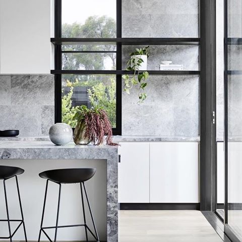 Strong lines, floods of natural light and a beautiful use of stone...🖤🌿
A striking kitchen by @ntf_architecture in their Renwick st project.
Photo @davekulesza 
Styling @beaandcostyle .
.
#kitcheninspo #kitchendesign