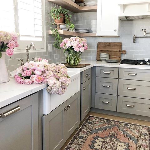 Drooling... every single time I see this kitchen belonging to my talented friend Liz’ @desertdecor!! I have followed Liz for years, and love her positivity, kindness, & upbeat personality!! She shares the most beautiful photos of her home, and a unique modern farmhouse style!! I think you will love her too, so check out her big barn door! .
.
.
__________________