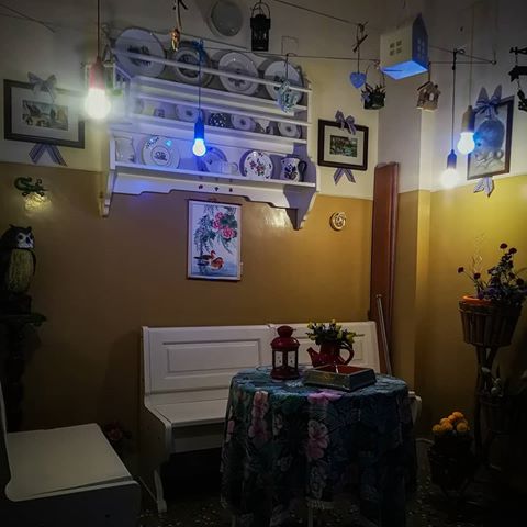 I pianerottoli che fanno la storia❤️
.
.
.
. 
#autohash #Bari #Italy #Puglia #furniture #room #home #seat #chair #house #lamp #mirror #sofa #museum #people #exhibition #vicinidicasa #vicini #ikea #amazonlights #relax #soft