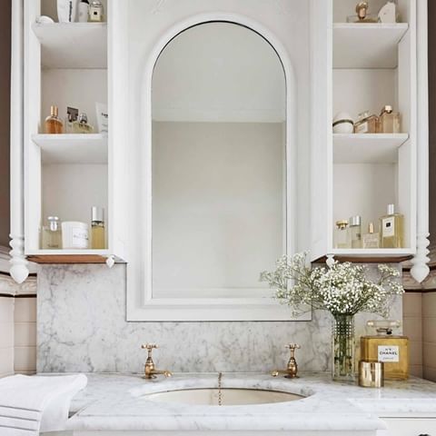 We are in love with this bathroom in @silvanaazziheras of @houseofheras's renovated Italianate Victorian home where a modern update pays homage to the past. Step inside via our link in bio. • 🏡 by @silvanaazziheras / Styling by @alexandragordonstylist / 📷 by @mareehomer.photography • #insideoutmag #architecture #interiordesign #homedecor #bathroomdesign #interiors #homedesign #bath #bathroominspo #bathroomdecor #bathroomgoals #bathroominspiration #ensuite #bathroom #interiordecorating