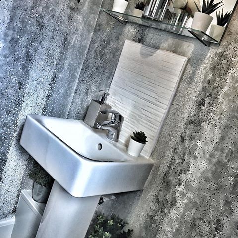 #bathroom #bathroomdesign #interiordecorating #interiorstyle #interiors #sink #loo #homedecoration #luxuryhomes #interiors #interiorstyling #thegreyhouseleeds #thegreyhouse #grey #silver #greydecor 
@ikeauk @shopmatalan ———————————————————
Wallpaper - Anthology
Plants / Silver Plant Pots - Ikea 🖤