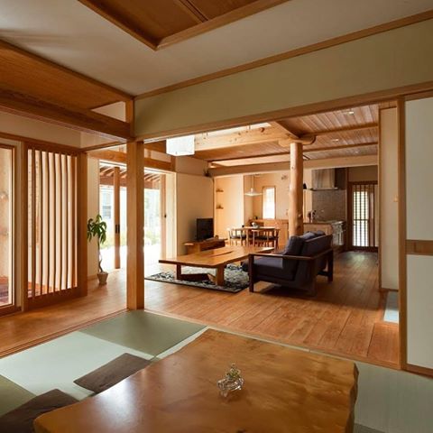 ...🇯🇵... традиционный японский дом...точнее он современный, но по традиционным принципам...в отличной гамме...думаю у них очень много общего со скандинавами...
________________
#дизайнер #ремонтквартир #декор #дом #дизайнинтерьера #дизайнквартиры #ремонтмосква #красивыйинтерьер #стильныйинтерьер #интерьерквартиры #стильныйдизайнинтерьера #модныйдизайнинтерьера #современныйдизайнинтерьера #элитныйдизайнинтерьера #эксклюзивныйдизайнинтерьера #авторскийдизайнинтерьера #идеидизайнаинтерьера #красивыйдизайнинтерьера #оченькрасивыйинтерьер #интерьер2019 #дизайнинтерьерамосква #дизайнстудия #дизайнчастногодома #дизайнзагородногодома #дизайнинтерьераклассика #идеиинтерьера #идеидизайнаинтерьера #студиядизайнаинтерьера #дизайнстудия