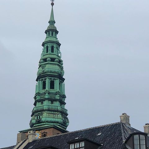 Copenhagen roofs.
.
.
.
#copenhagen #architecture #denmark🇩🇰 #building #travelling #travel #weekendgetaway #photooftheday