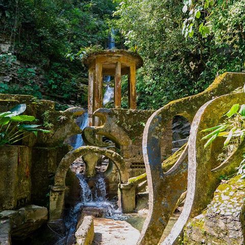May the skies be blue and the waters run free 🎵🎶 🌞🌙 #abstractgarden #edwardjames #mysterious #sculptures #naturalflow #watefall #sanluispotosi #xilitla #gardens