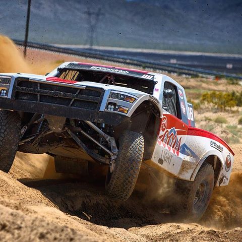 It’s race day at the @bestinthedesert Silver State 300! @brettsourapas88 will lead the way after qualifying 1st at Time Trials.
📷 @highrevphoto
// #ridefox #offroad #SS300