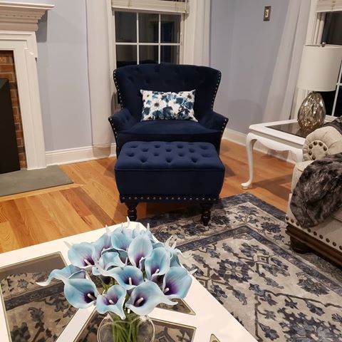 You know you're old when you get excited that your ottoman came in...🤨🛋 .
.
#home #homesweethome #movingin #colonial #newengland #moving #decor #livingroom #blue #white #renovation #remodel #spring #ashley #ashleyfurniture #interior #style #design #interiordesign #inspiration #breezy #neutral #light #pierone #pier1 @pier1
