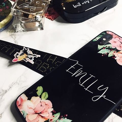 Summer is just around the corner. 🌹⠀
@justemilymakeup is carrying our "Floral Dream" ⠀
custom tempered glass case.⠀
Shop now on hanogram.com ⠀
------------------------------------------⠀
#flower #makeup #summer #makeyourstory #hanogramcase