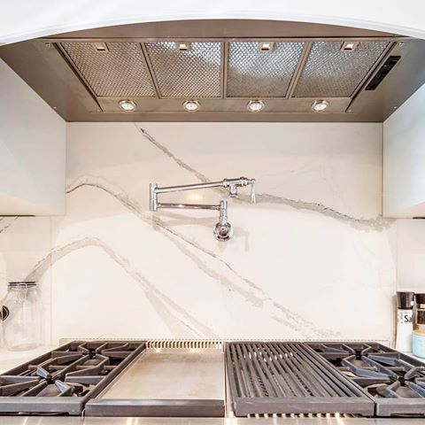 How much would you love this oven and range setup in your kitchen? Our stylish design studio, named a finalist for the 2018 National Awards for Housing Excellence by the @chba_national , has an array of beautiful features for your home!
.
.
.
#gtarealestate #gtahomedesign #gtahomebuilder #gtahomebuilders #skyhomes #homebuilder #CHBAHousingAwards #vaughan #canadianhomebuildersassociation #CHBAawards #kitchendesign #gtakitchen
