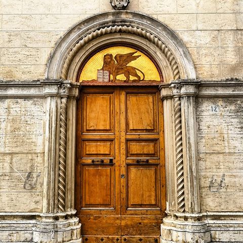 Little pieces of art around Pacentro
#abruzzo #italia #italy #instalike #igersitalia #instapic #follow #photography #photooftheday #picoftheday #likeforlike #view #photo #volgoitalia #pic #tbt #vibes #goodvibes #art #painting #artoninstagram #medieval #instabruzzo #pacentro #church #volgoabruzzo #artistic #travel #discover #explore