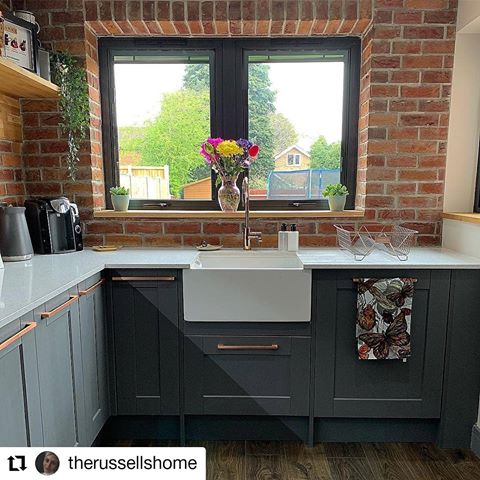 A bit of gorgeous-ness for you on this bleak Sunday afternoon. Gorgeous shot of our Brick Slips by @therussellshome 👌😍 thank you for the share. X
.
.
.
.
.
.
#brickslips #brickslipsltd #bricktiles #brickcladding #realbrickslips #realbricktiles #onlythebest #interior4inspo #interiors4inspo #homesweethome #housetohome #homeinspo #kitchendecor #kitcheninspo #interiors123 #cornersofmyhome #kitchendesign #kitchenreno #kitchenrenovation #kitchenremodel #exposedbrick #exposedbrickkitchen #exposedbrickwall