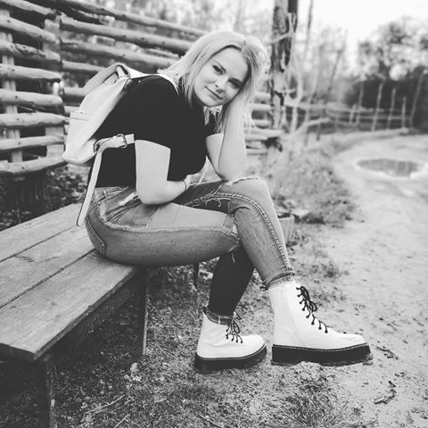 #berlin #instapic #somesummer #gaddegay #boots #white #blondhair #berlincitygirl #me #ranch #backpack #nature #bench #greenlife  #smile