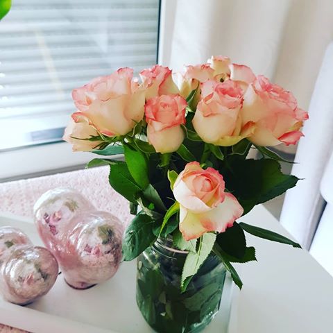 #rosen #rose🌹 #dekorasirumah #deko #homedeco #homesweethome #sweet #homeinspiration #inspiring_photography_admired #nice #tbt #l4f #lookoftheday #lovefornature #lovelyday #loveyourself #gemütlich