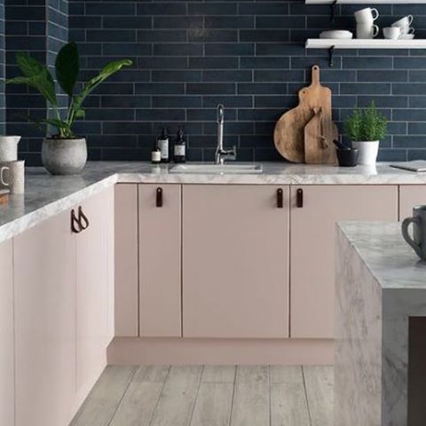 Following my last post on colours that compliment pink, I just had to share this kitchen 💓 
Now this space might even make me get out my recipe books and spend more time in there!
#becurious #staycurious #interiors #interiorblogger #interiordesign #interiorandhome #interiorlove #interiorinspiration  #interiortrends #inspohome #interior4you #homedecor
#decor #DXB #dubaidesigner #interiortrends  #blogger #inspiration #interiordecor #homeideas #designtips #blog #kitchendesign #kitchendecor