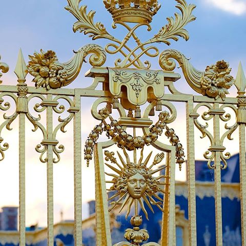 Photo by @agnescampocasso
Golden gate, palace of Versailles, France.
⠀
#chateaudeversailles #chateauversailles #versailles #palaceofversailles #instaversailles #chateau #heritage #castle #leroilouisxiv #history #france #17thcentury #grandsiecle #leroisoleil #louislegrand #thesunking #louisxiv #amazing