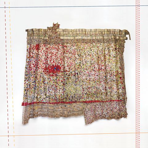 Created using modest everyday materials tied together with copper wires, the polychrome tapestry of influential Ghanaian sculptor El Anatsui features in the showcase with a compelling composition that recalls the richness of Ghanian drapes and fabrics.
Explore the Sustainable Thinking exhibition in Florence from April 12th 2019 – March 8th 2020 #museoferragamo #sustainablethinking