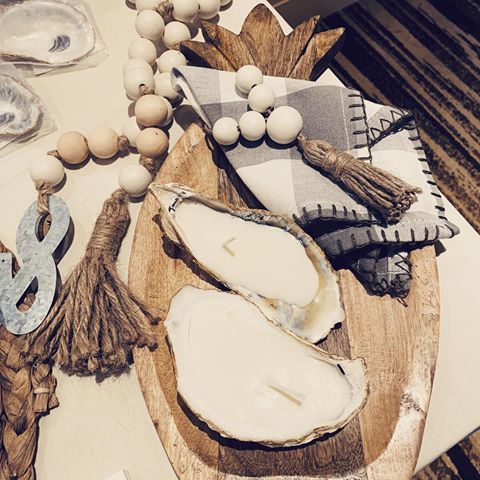 Neutral coastal accessories perfect for your next outdoor party! 
#oysters #coastaldecor #coastalfarmhouse #cottagestyle #ocean #beachhousestyle #instahome #beach #beachwedding #outdoordesign #interiordesign #design #oystercandles #napkinrings #shoplocal #womenentrepreneurs #charleston #shabbychicdecor #mothersdaygifts