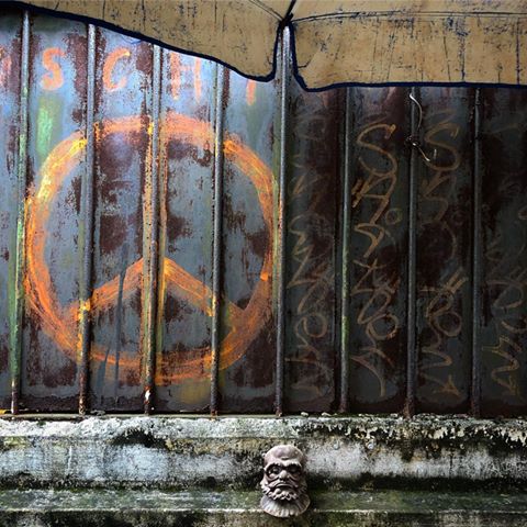 Peace. #vietnam #happy #hanoi #ruthontheroad #explore #alleys #peace