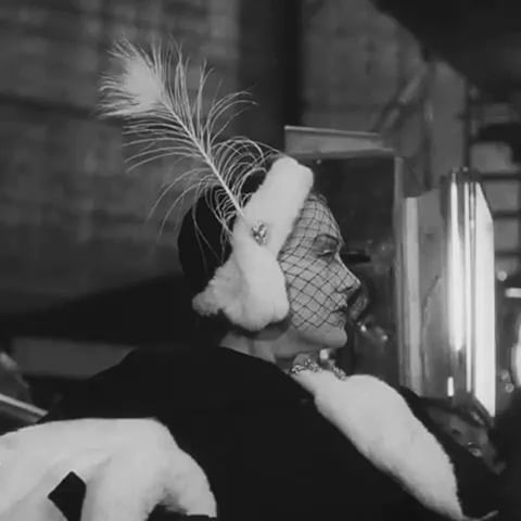 Sunset Boulevard - Billy Wilder
27.04 19:00
02.05 15:00
@Regrann from @edoardopera - Gloria Swanson as Norma Desmond in “Sunset Boulevard “, dir. Billy Wilder, 1950 .
.
.
#film #ClassicFilm #cinema #ClassicCinema #Hollywood #HollywoodStars #ClassicHollywood #SunsetBoulevard #BillyWilder #director #GloriaSwanson #actress #drama #NormaDesmond