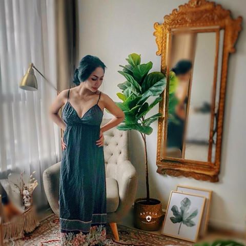 —
Find comfort in your heart🍂 
Dress Silk
Size: S
IDR  400
.
.
#interiordesign #vintage #vintagestyle  #handmadejewelry #indonesia_photography #romanticstyle  #homesweethome #design #bag #livingroomdecor #lifestyle #bali #jakarta #lifestyleblogger #designlovers #jewelry #ring #clothes #video #ubud #pants  #necklace #photography #stone #home #hotel